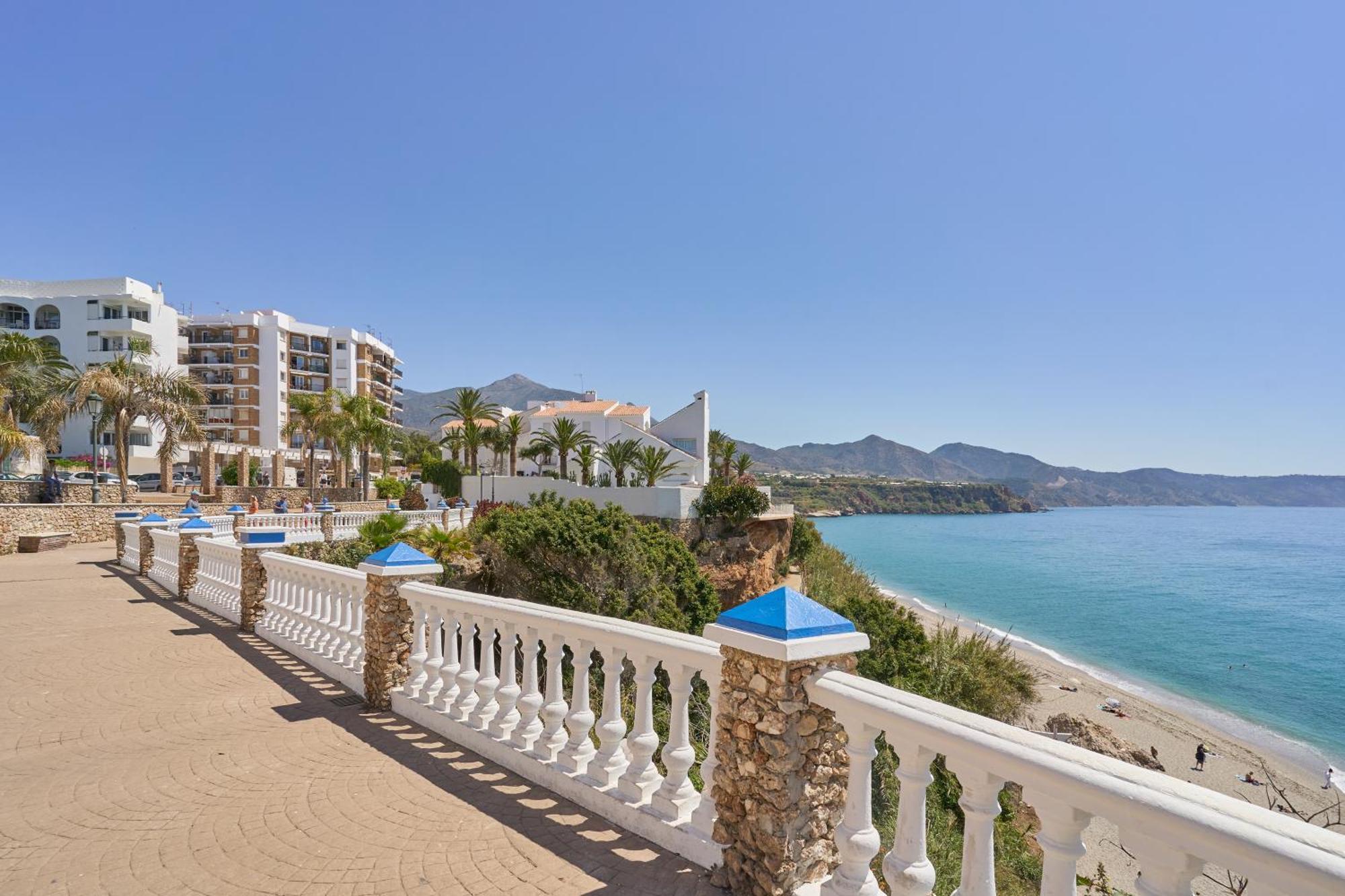 Carabeo 19 Apartment Nerja Bagian luar foto