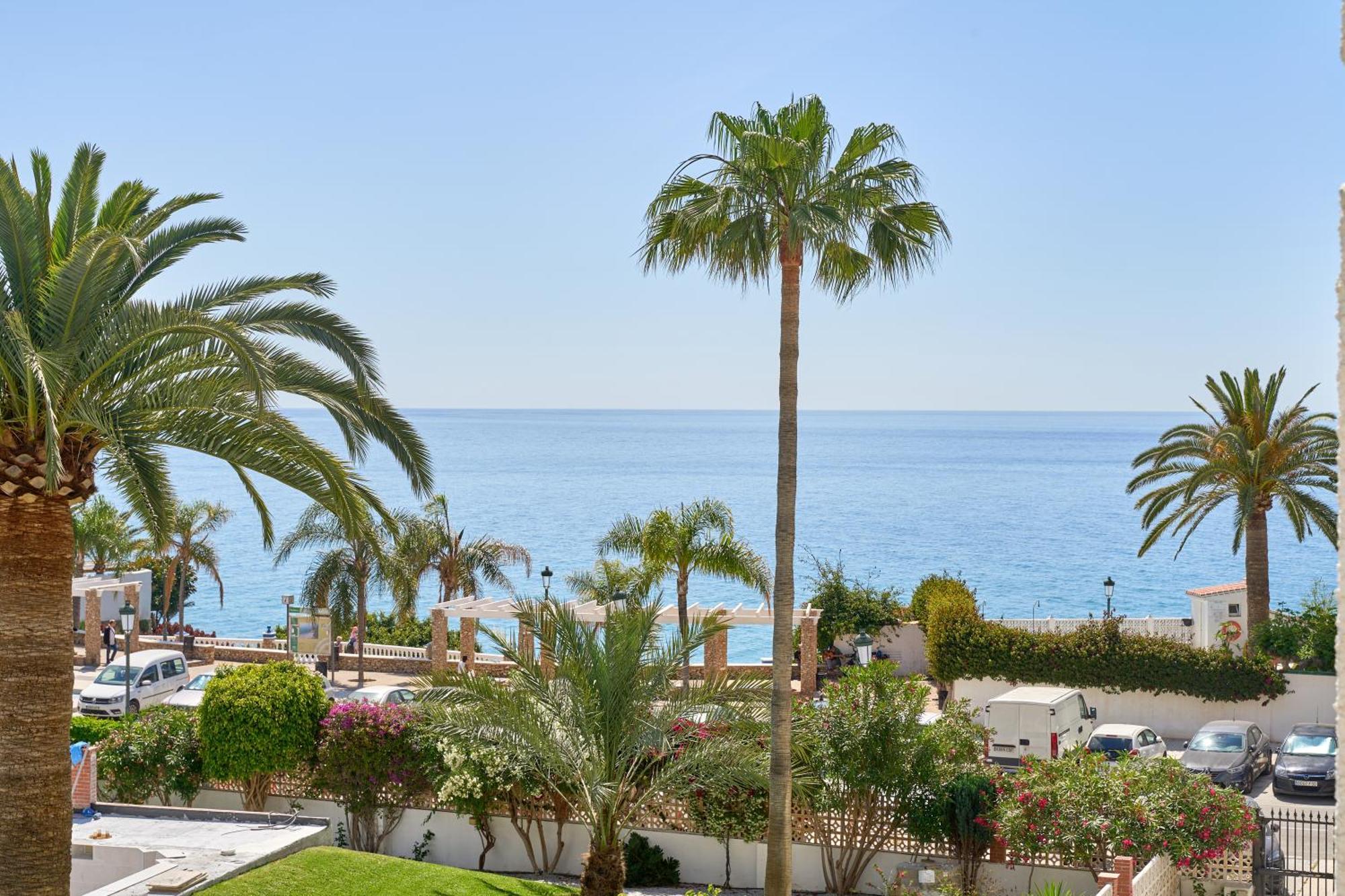 Carabeo 19 Apartment Nerja Bagian luar foto